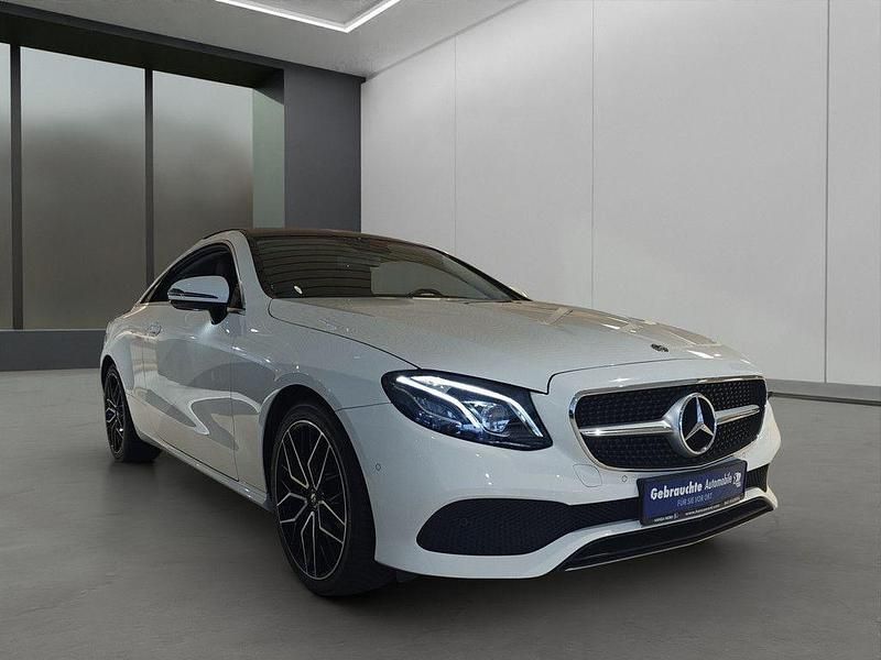 Gebraucht Mercedes E220 Avantgarde 194 PS (142 kW) 2019 Weiss / polarweiß Coupé