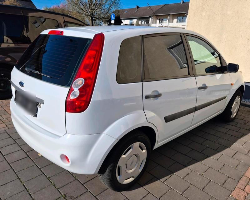 Gebraucht Ford Fiesta Fun X 60 PS (44 kW) 2007 Weiß Kleinwagen