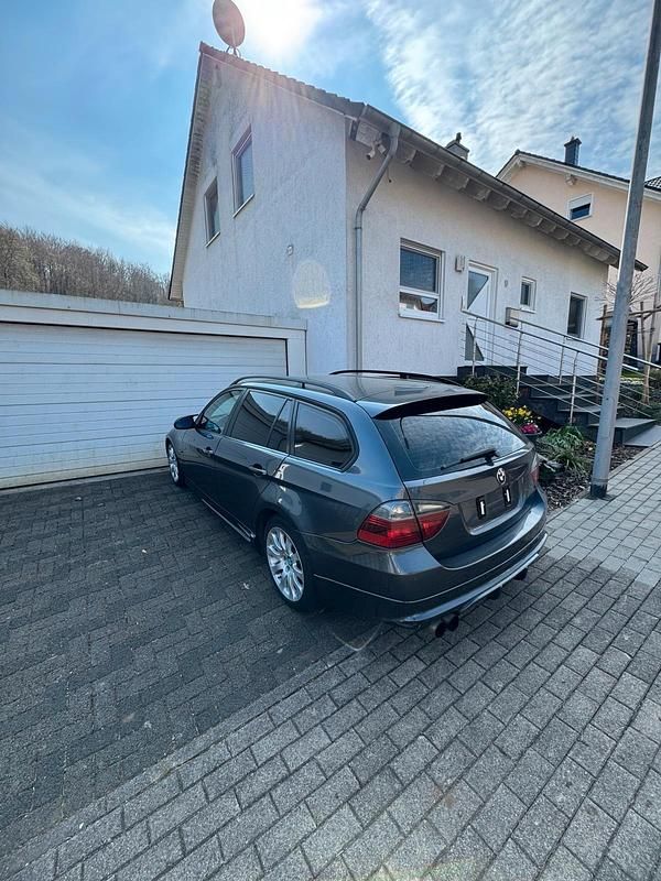 Gebraucht BMW 320 150 PS (110 kW) 2006 Grau Kombi