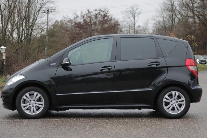 Gebraucht Mercedes A160 Avantgarde 95 PS (69 kW) 2010 Schwarz Kleinwagen
