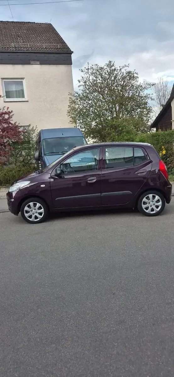 Gebraucht Hyundai i10 Edition 69 PS (50 kW) 2012 Violett Kleinwagen