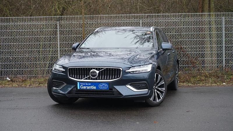 Gebraucht Volvo V60 Plus 197 PS (144 kW) 2022 Blau Kombi