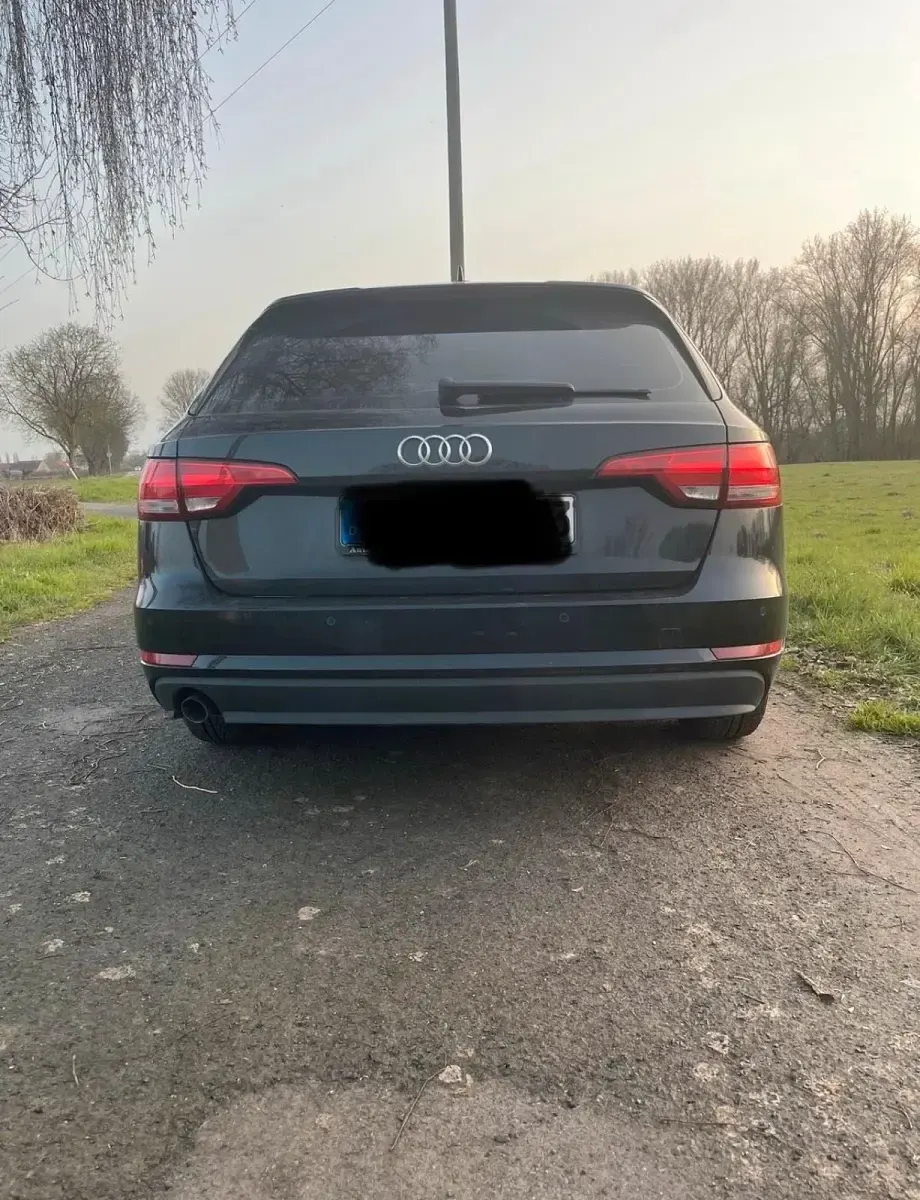 Gebraucht Audi A4 150 PS (110 kW) 2016 Schwarz Kombi