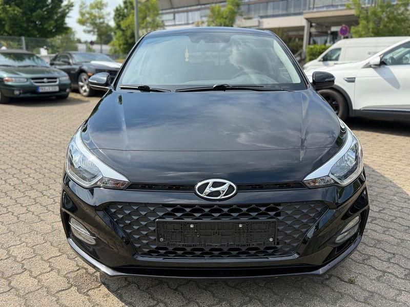 Schwarz Gebraucht 2020 Hyundai i20 YES! Limousine | 7.299 € (Superpreis) - Bild 1/4