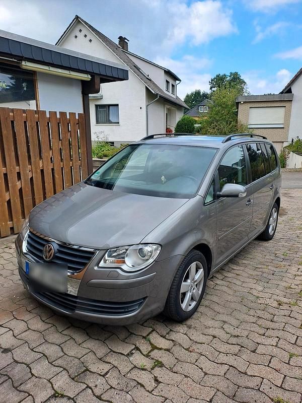 Grau Gebraucht 2008 VW Touran United Van / Kleinbus | 5.380 € (Etwas zu teuer) - Bild 1/4