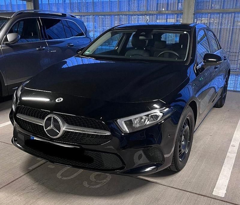 Gebraucht Mercedes A160 109 PS (80 kW) 2021 Schwarz Limousine
