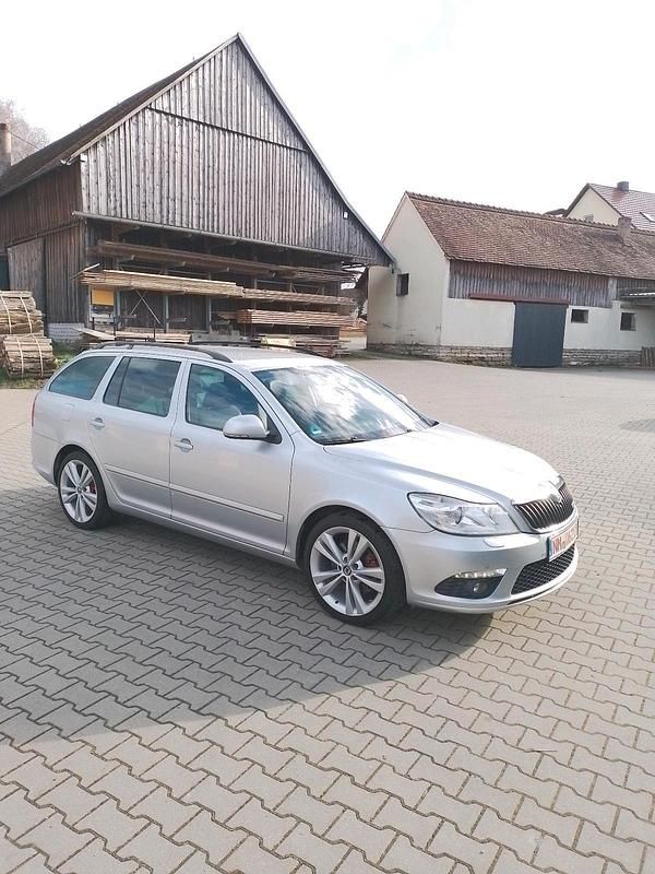 Gebraucht Skoda Octavia 200 PS (147 kW) 2011 Silber Kombi