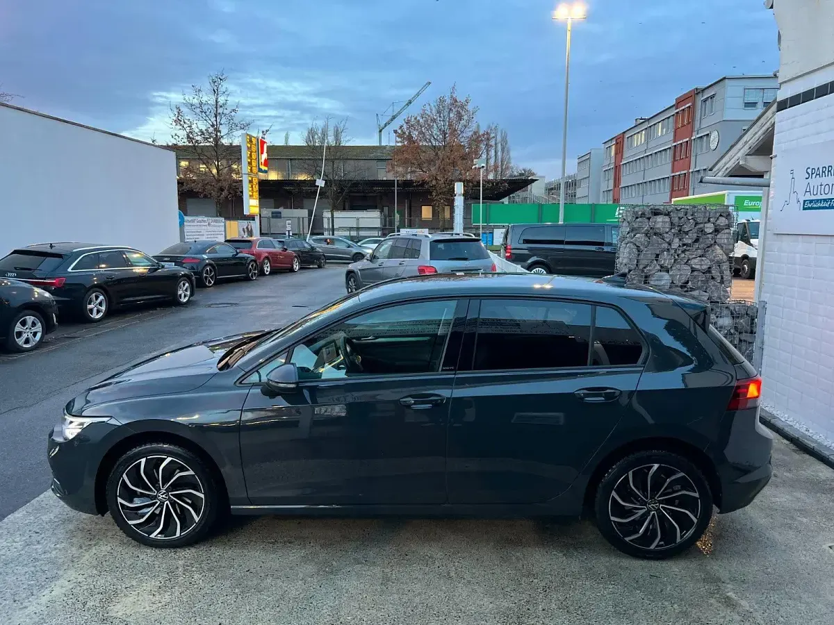 Gebraucht VW Golf VIII Move 110 PS (80 kW) 2024 Grau Kleinwagen