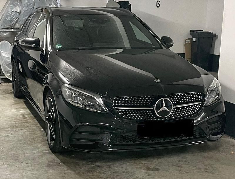 Schwarz Gebraucht 2019 Mercedes C300 AMG line Kombi | 22.500 € (Superpreis) - Bild 1/4