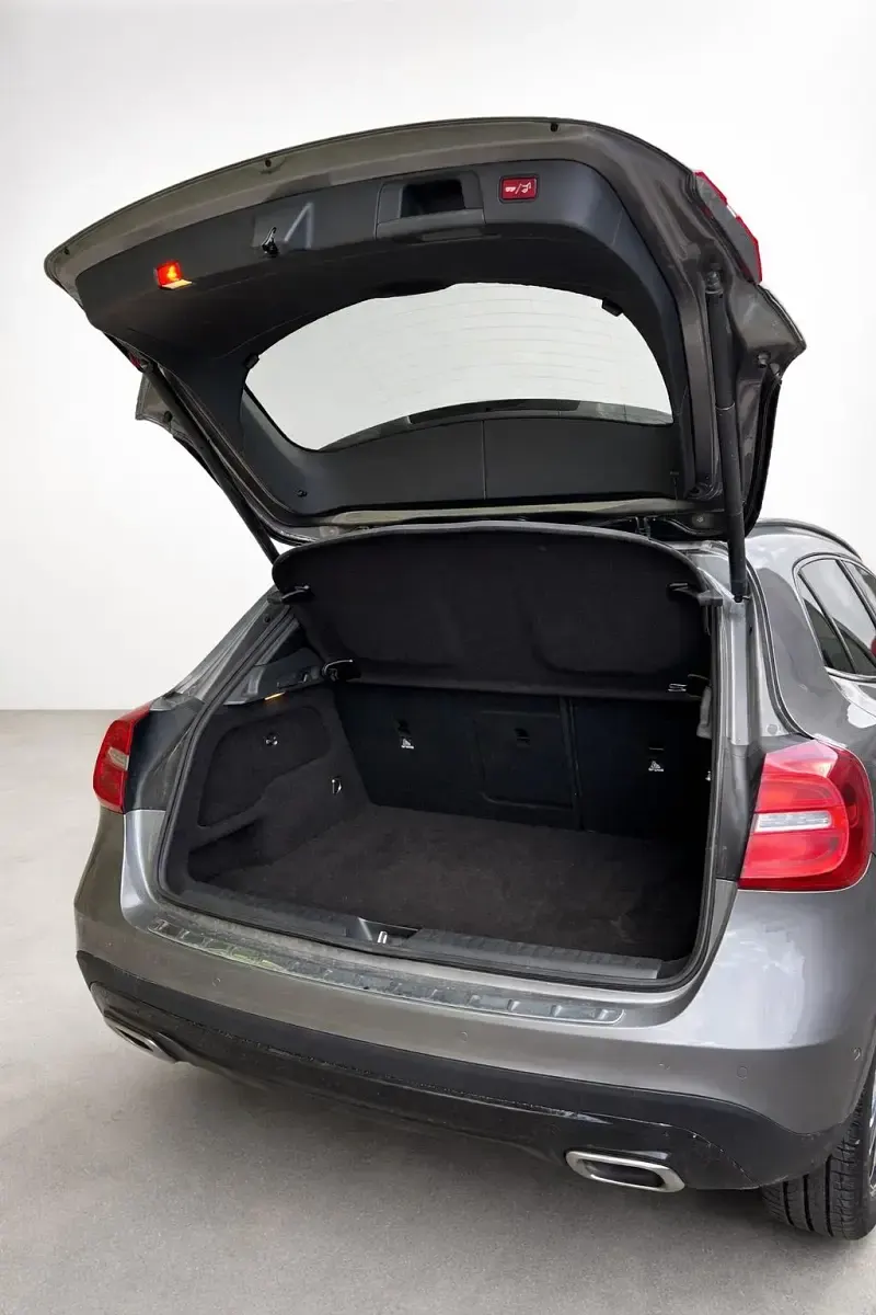 Gebraucht Mercedes GLA200 136 PS (100 kW) 2016 Grau SUV