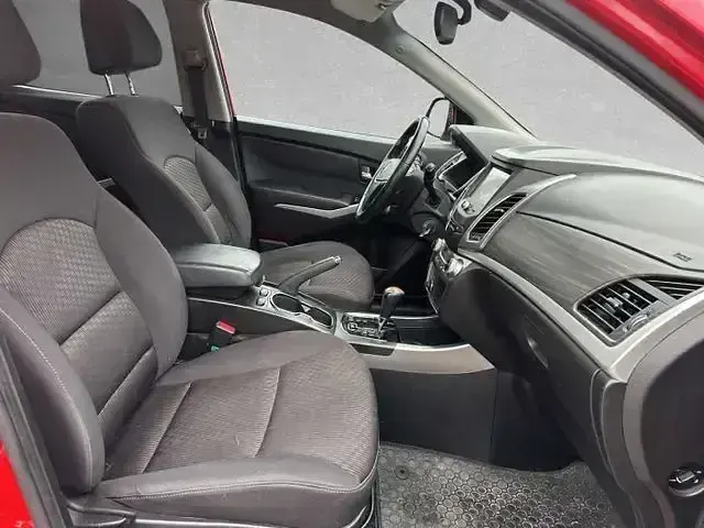 Gebraucht SsangYong Korando Quartz 178 PS (130 kW) 2016 Rot SUV
