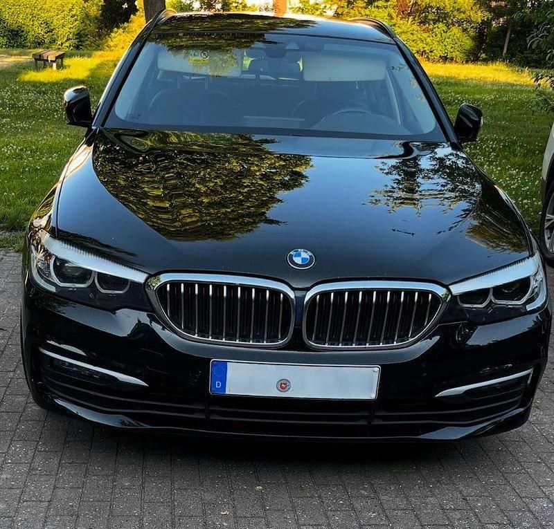 Schwarz Gebraucht 2019 BMW 520 M Sport Kombi | 18.000 € (Superpreis) - Bild 1/4