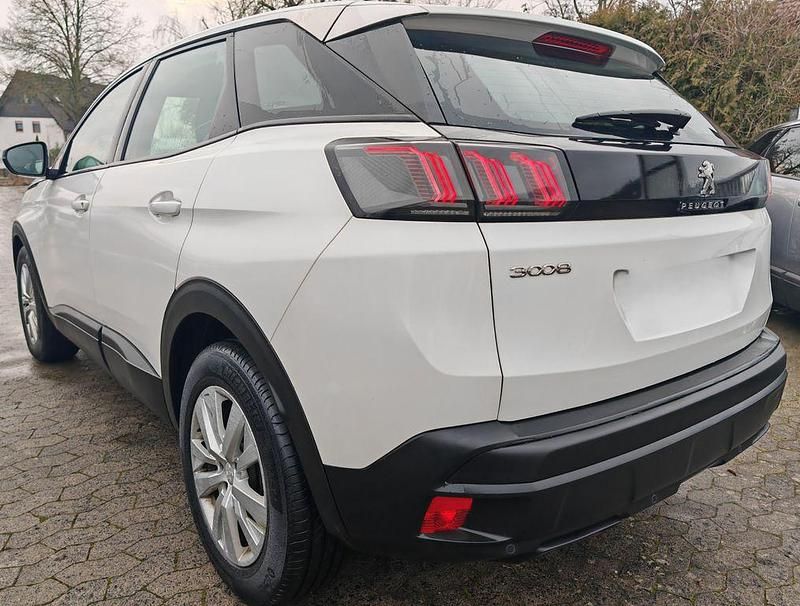 Gebraucht Peugeot 3008 131 PS (96 kW) 2022 Weiß SUV