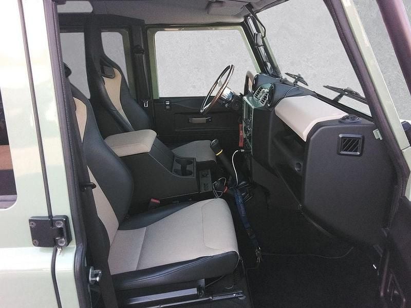 Gebraucht Land Rover Defender Heritage 122 PS (89 kW) 2015 Grün Kombi