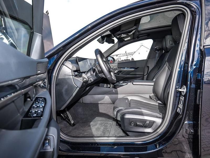 Gebraucht BMW 520 Performance 189 PS (139 kW) 2025 Schwarz Kombi