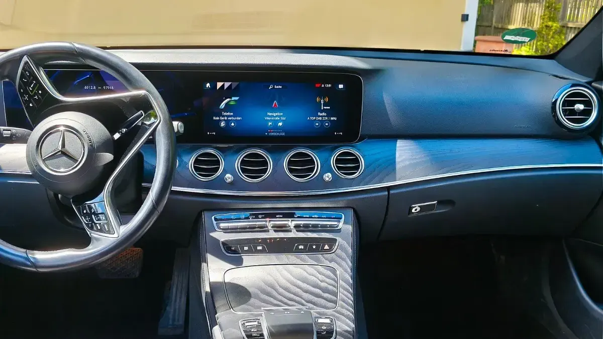 Gebraucht Mercedes E200 160 PS (117 kW) 2021 Schwarz Kombi