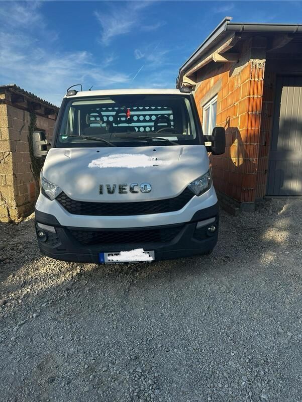 Weiß Gebraucht 2015 Iveco Daily | 17.500 € - Bild 1/4