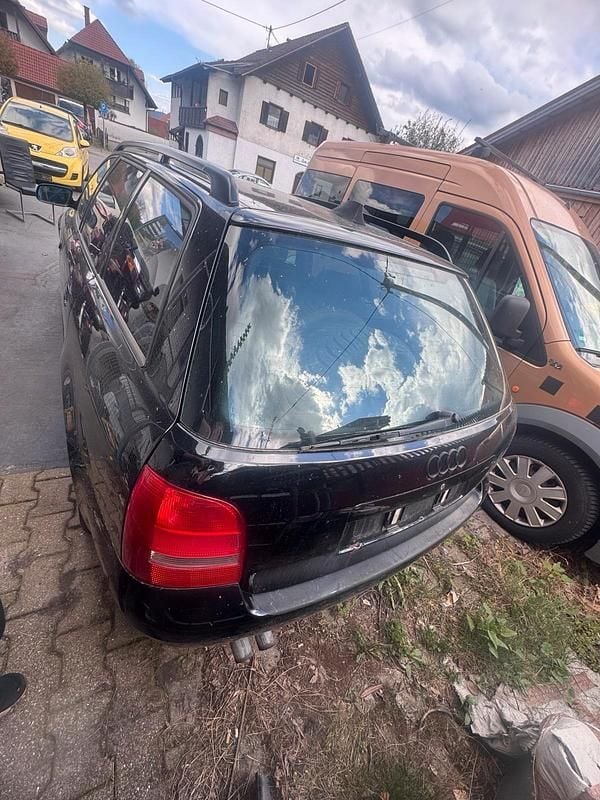 Gebraucht Audi A4 Comfort 150 PS (110 kW) 1999 Schwarz Kombi