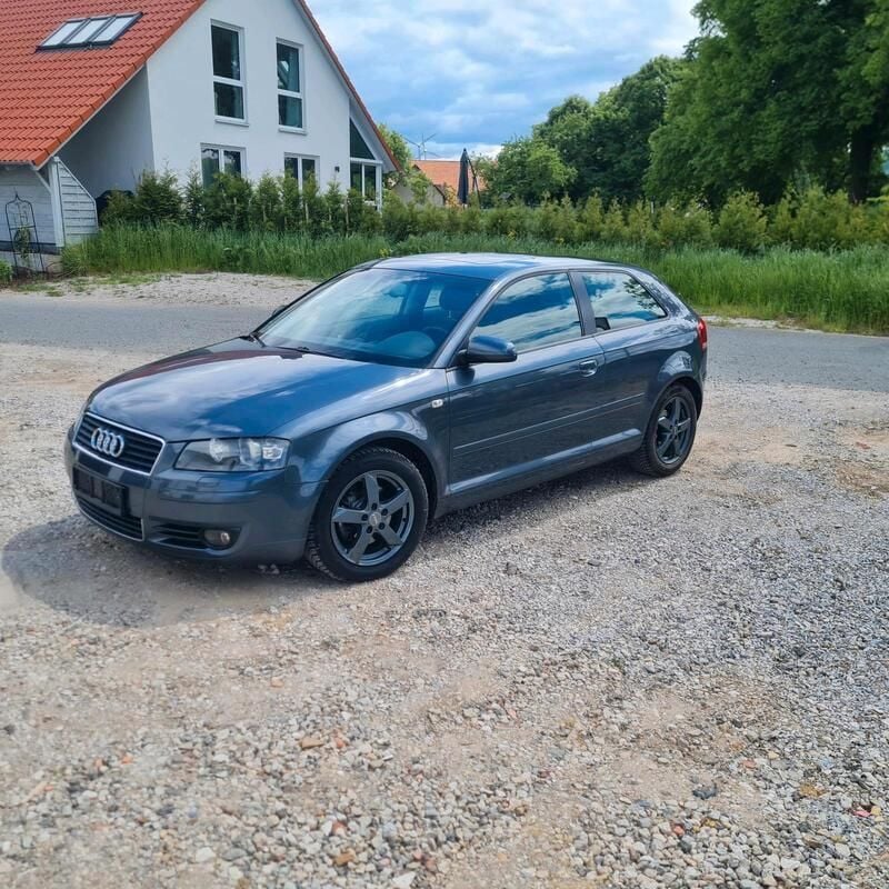 Grau Gebraucht 2003 Audi A3 Kleinwagen | 3.200 € (Teuer) - Bild 1/4