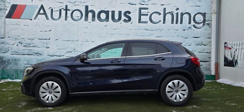 Blau Gebraucht 2018 Mercedes GLA220 Urban SUV | 23.950 € (Guter Preis) - Bild 1/4