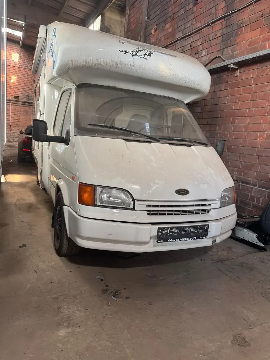 Używany Ford Transit 101 KM (74 kW) 1994 Biały Minivan