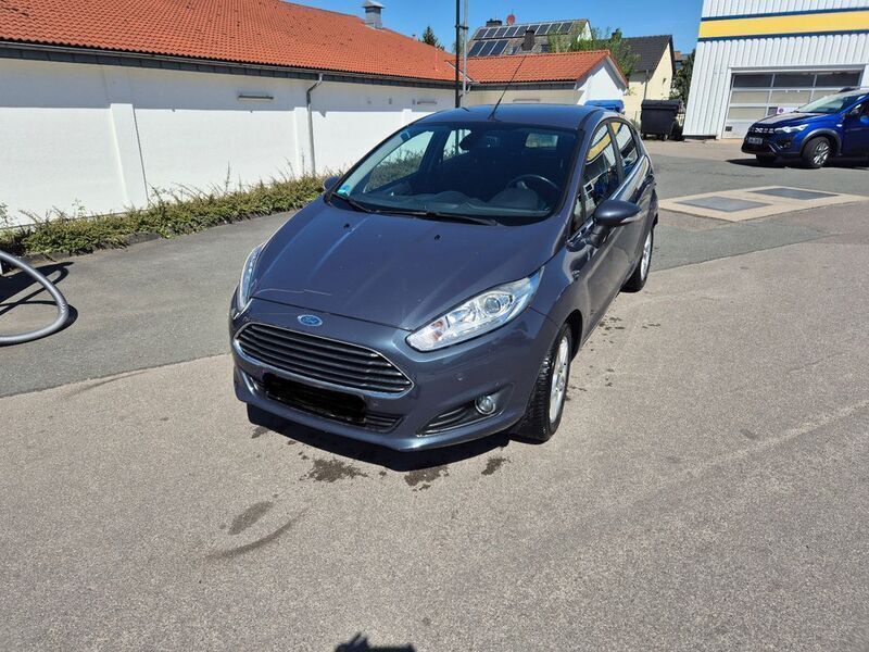 Grau Gebraucht 2015 Ford Fiesta Titanium Kleinwagen | 5.700 € (Superpreis) - Bild 1/4