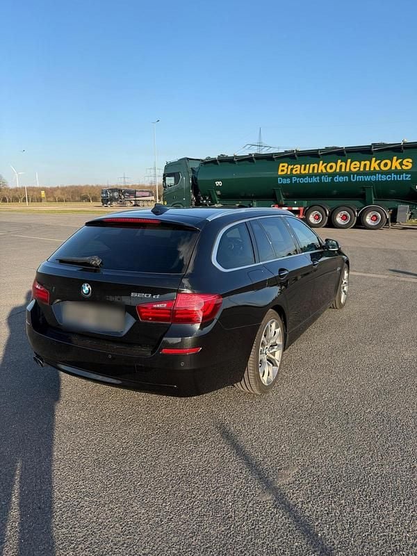 Gebraucht BMW 520 190 PS (139 kW) 2016 Schwarz Kombi