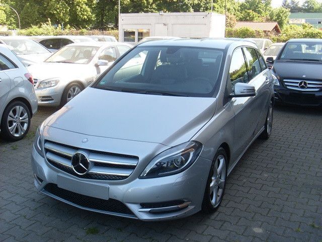 Gebraucht Mercedes B180 122 PS (89 kW) 2014 Silber Van / Kleinbus
