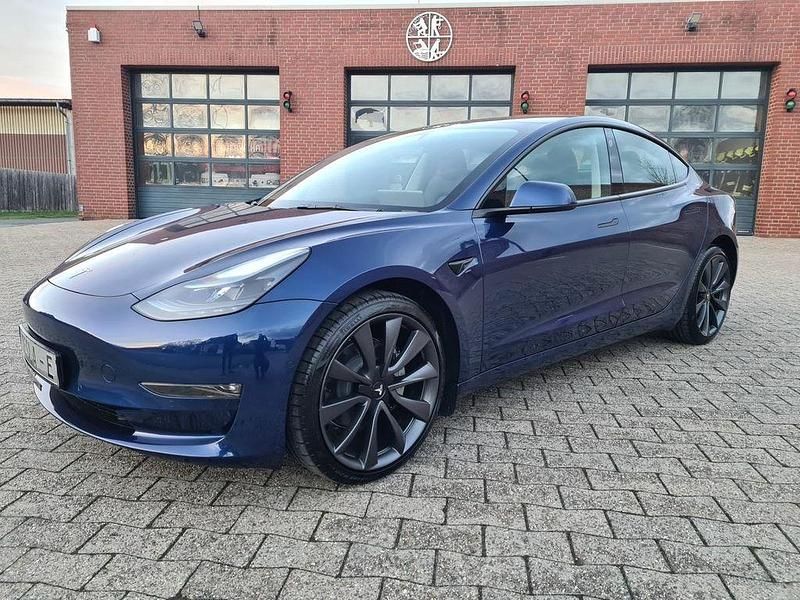 Blau Gebraucht 2023 Tesla Model 3 Long Range AWD Limousine | 36.998 € (Etwas zu teuer) - Bild 1/4