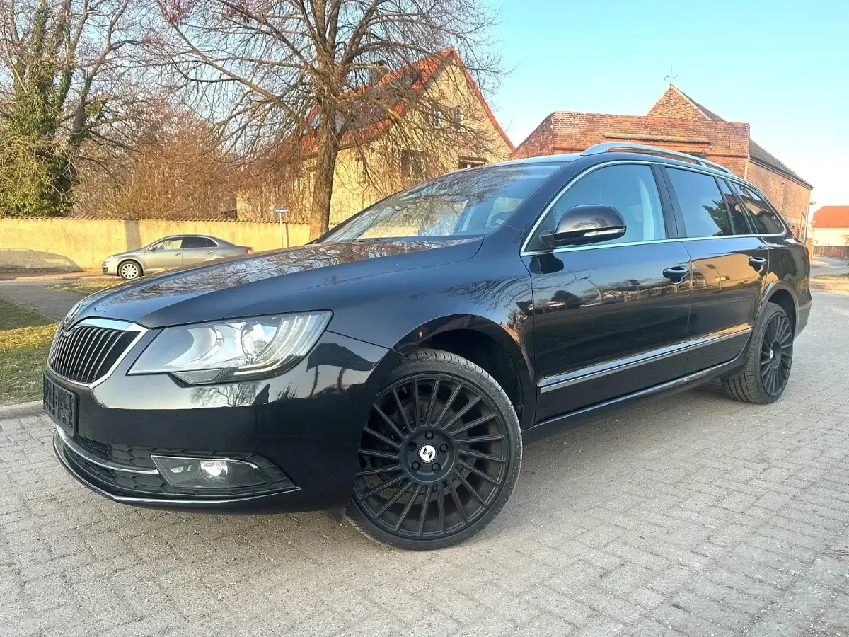 Gebraucht Skoda Superb Exclusive 170 PS (125 kW) 2014 Schwarz Kombi