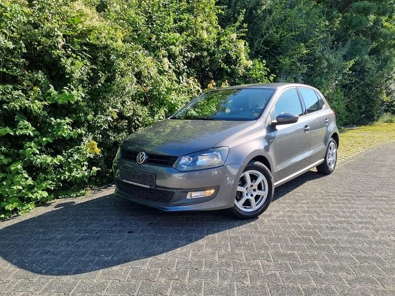 Grau Gebraucht 2013 VW Polo Kleinwagen | 6.990 € (Fairer Preis) - Bild 1/4