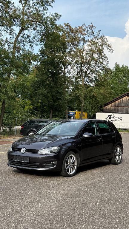 Grau Gebraucht 2015 VW Golf VII LOUNGE Limousine | 13.250 € (Fairer Preis) - Bild 1/4