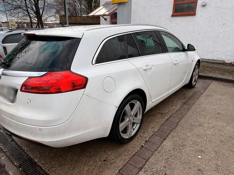 Gebraucht Opel Insignia 160 PS (117 kW) 2011 Weiß Kombi