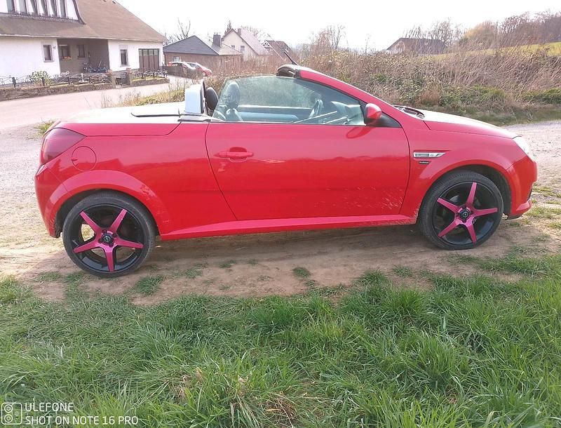 Gebraucht Opel Tigra 90 PS (66 kW) 2009 Rot Cabrio