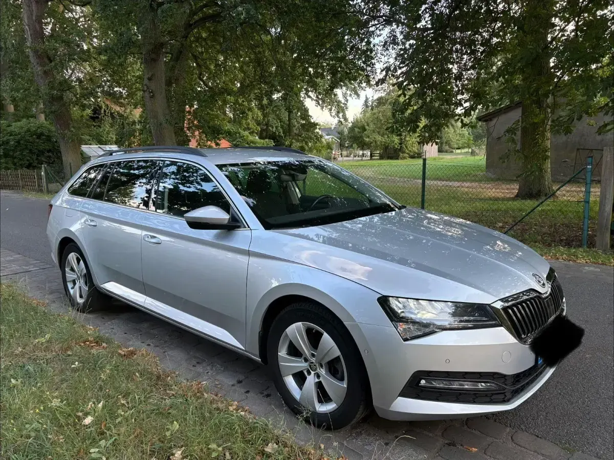 Gebraucht Skoda Superb 150 PS (110 kW) 2022 Silber Kombi