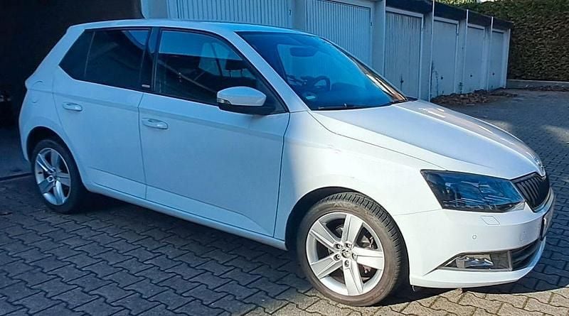 Weiß Gebraucht 2016 Skoda Fabia Joy Kleinwagen | 10.400 € (Guter Preis) - Bild 1/4