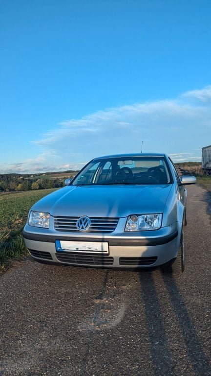 Silber Gebraucht 2000 VW Bora Limousine | 1.600 € (Fairer Preis) - Bild 1/4