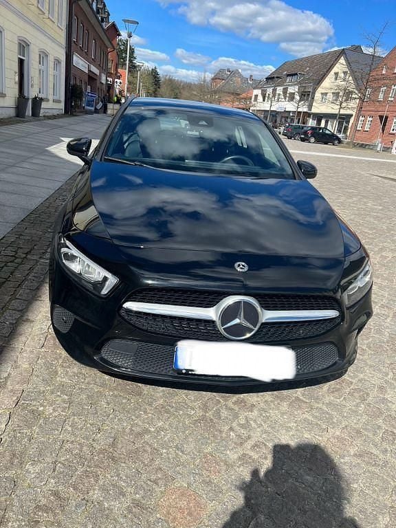Schwarz Gebraucht 2020 Mercedes A220 Limousine | 22.900 € (Fairer Preis) - Bild 1/4