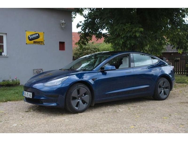 Gebraucht Tesla Model 3 208 kW (283 PS) 2022 Deepbluemet. (metallic) Limousine