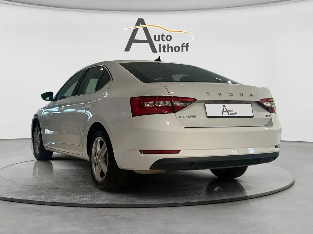 Gebraucht Skoda Superb Ambition 200 PS (147 kW) 2021 Moonweiss metallic Limousine