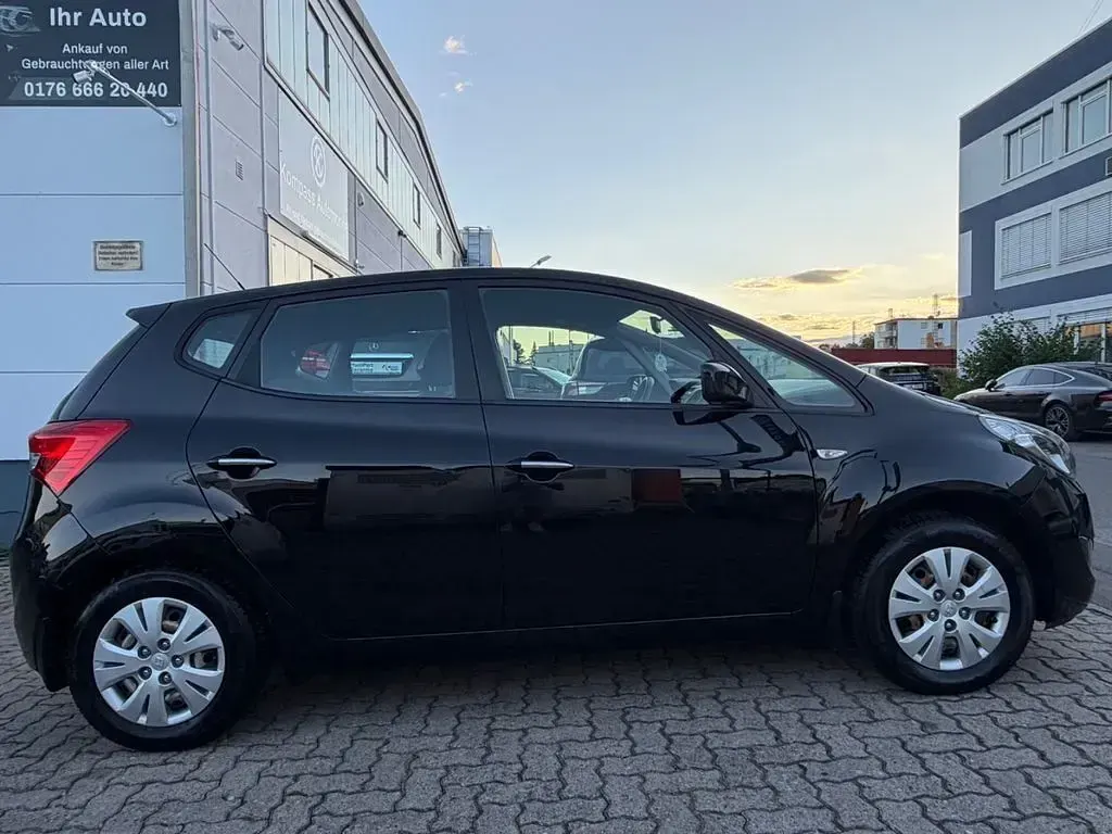 Gebraucht Hyundai ix20 Trend 125 PS (91 kW) 2015 Phantom black / mic Kleinwagen