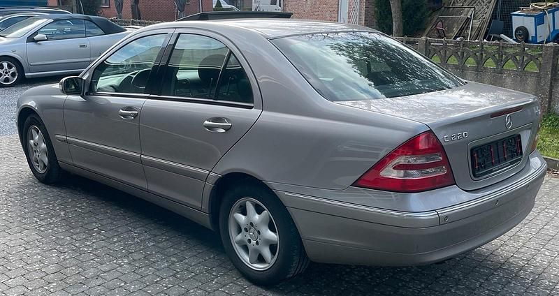 Gebraucht Mercedes C220 Elegance 143 PS (105 kW) 2003 Beige Limousine