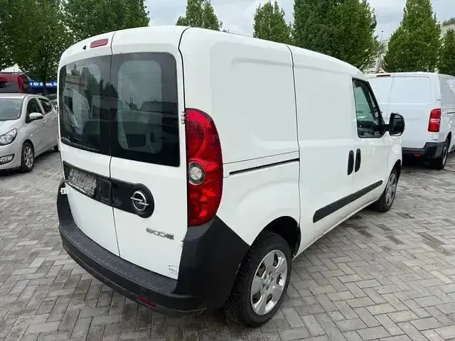 Używany Opel Combo 90 KM (66 kW) 2014 Biały Minivan