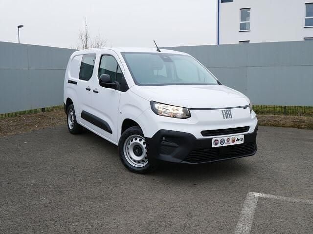 Neu Fiat Doblò 102 PS (75 kW) 2025 Weiß Van / Kleinbus