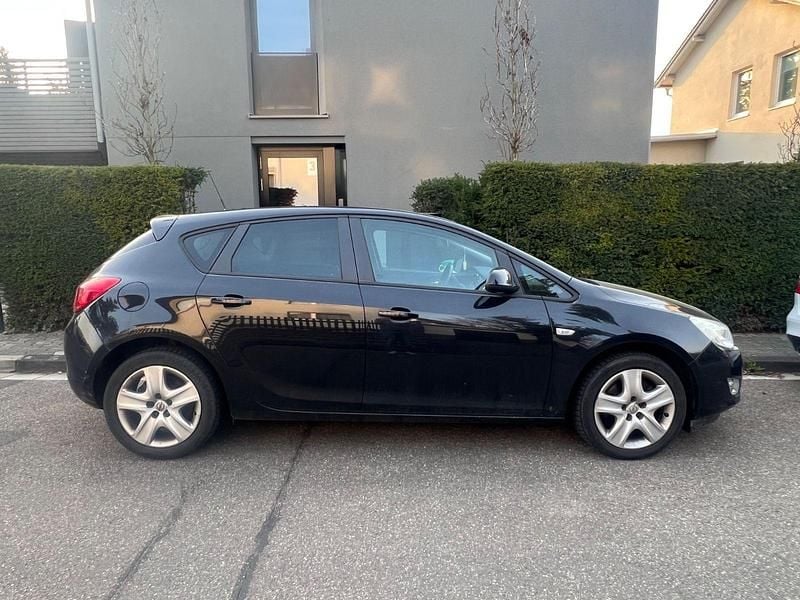 Gebraucht Opel Astra Design Edition 125 PS (91 kW) 2011 Schwarz Limousine