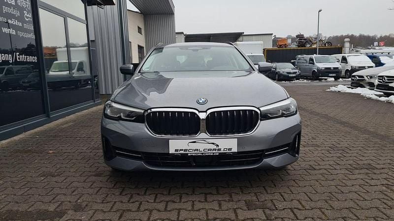 Gebraucht BMW 530e 292 PS (214 kW) 2022 Grau Limousine