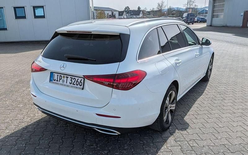 Gebraucht Mercedes C300e Avantgarde 204 PS (150 kW) 2023 Weiß Kombi