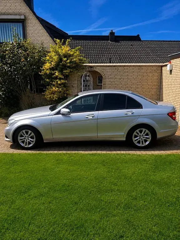 Gebraucht Mercedes C200 136 PS (100 kW) 2013 Silber Limousine