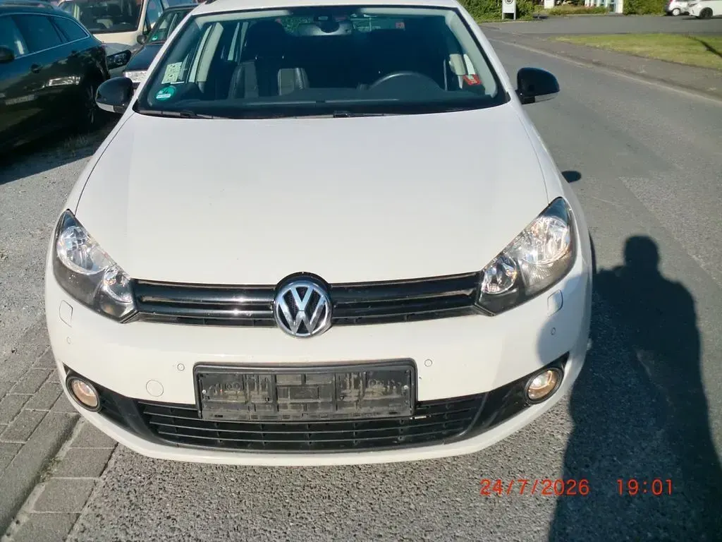 Gebraucht VW Golf VI Match 105 PS (77 kW) 2012 Weiß Kombi
