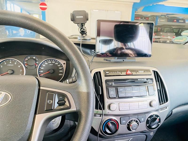 Gebraucht Hyundai i20 63 PS (46 kW) 2012 Weiß Kleinwagen